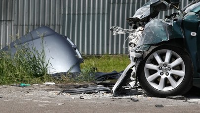 Wyprzedzanie na zakręcie, pijani za kółkiem, nadmierna prędkość. Tragiczny bilans