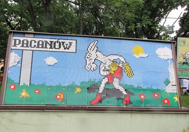 Pacanów Koziołkiem Matołkiem stoi