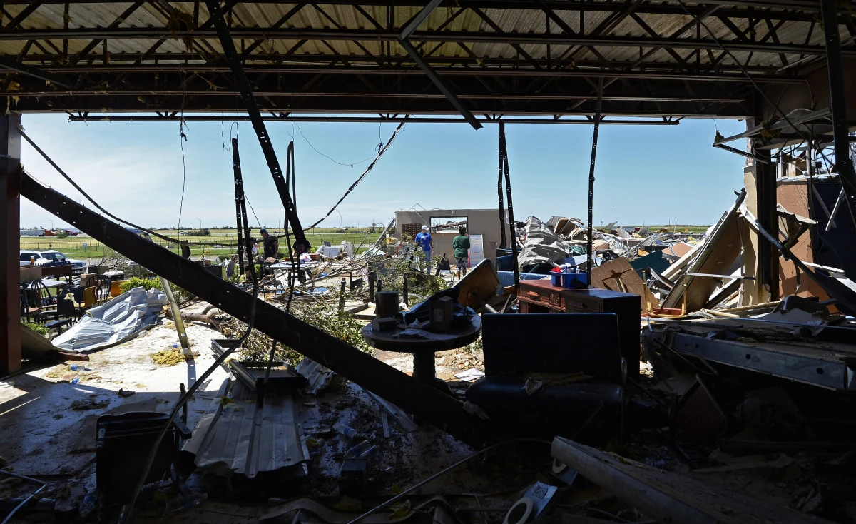 Do jedenastu wzrosła liczba zabitych po serii gwałtownych tornad, które w piątek wieczorem przeszły nad amerykańskim stanem Oklahoma. 20 maja inne tornado zdewastowało tam miasteczko Moore. Wówczas zginęły 24 osoby.