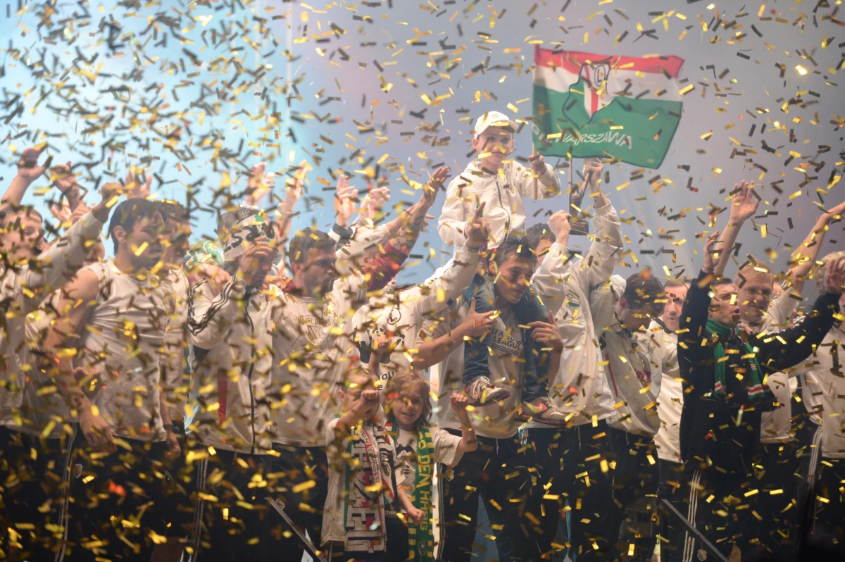 Końcówka tegorocznego ligowego sezonu potwierdziła, że kibice nie powinni narzekać na niesprawiedliwe rozstrzygnięcia. Mistrzowska Legia rozwiała wszelkie wątpliwości rozbijając Śląsk 5:0. Wrocławianie powinni się cieszyć z 3. miejsca. Tuż za czempionami uplasował się Lech, który dwa razy w bezpośrednim starciu był od Legii gorszy. Tylko co dalej?