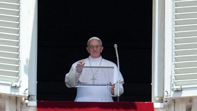 Papieży łączą bliskie więzy. Franciszek dzwoni regularnie