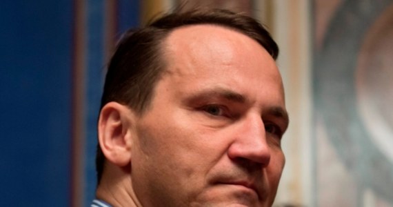 Szef MSZ Radosław Sikorski, który we wtorek spotkał się z amerykańskim sekretarzem energii powiedział: "Jesteśmy coraz bliżej rozstrzygnięć, które pozwolą nam importować gaz ze Stanów Zjednoczonych". Dodał, że polski terminal LNG "będzie mógł kupić gaz po bardziej konkurencyjnych cenach".