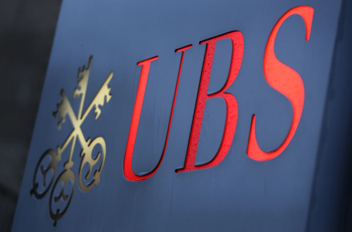 Francuski wymiar sprawiedliwości kontra wielki szwajcarski bank - paryska prokuratura postawiła zarzuty bankowi UBS, którego główna siedziba znajduje się w Zurychu. Oskarża tę placówkę o nielegalne zachęcanie francuskich milionerów do ukrywania pieniędzy przed fiskusem.