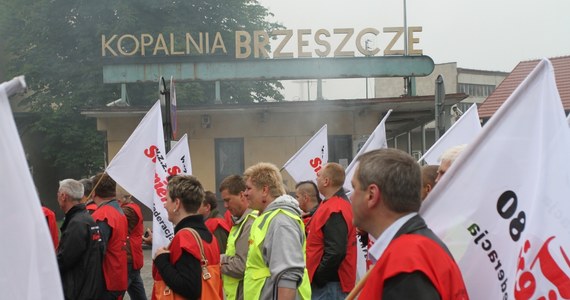 Sześć osób usłyszało zarzuty w związku z awanturą  po czwartkowej manifestacji w obronie kopalni w Brzeszczach. W połowie miesiąca dyrekcja kopalni ma przedstawić plan restrukturyzacji zakładu.