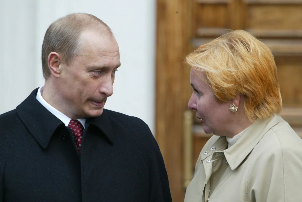 To małżeństwo było dla Ludmiły Putin (czy też Putinowej) horrorem. Jej mąż (już były, bo właśnie obwieścili, że się rozwiedli) nie tylko nie był pantoflarzem, lecz przypominał raczej tyrana, który znęca się psychicznie nad żoną. Taki obraz Władimira Putina przedstawia się w dokumentach zachodnioniemieckiego wywiadu (BND), które właśnie ujawniły niemieckie media. Pisze o tym gazeta „Fakt.