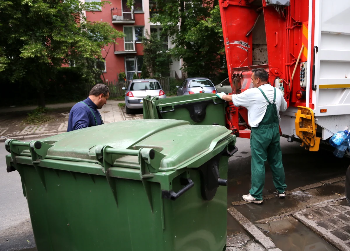 Firmy wywożące odpady z Częstochowy w województwie śląskim już na początku czerwca zabrały pojemniki, choć umowy na wywóz śmieci obowiązują do końca miesiąca. Wojewoda Zygmunt Łukaszczyk uznał, że  firmy  mogły narazić mieszkańców na zagrożenie epidemiologiczne. 