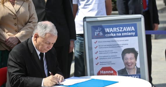 ​Prezes PiS Jarosław Kaczyński podpisał się pod wnioskiem o referendum ws. odwołania prezydent Warszawy Hanny Gronkiewicz-Waltz. Podkreślił, że poziom zadłużenia i bałaganu w mieście oraz kompromitacji prezydent jest już nie do wytrzymania dla mieszkańców stolicy.