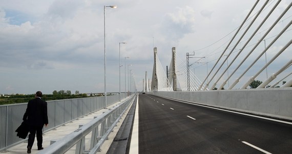 Bułgarię i Rumunię połączył nowy most na Dunaju. Ma 1791 metrów długości, po dwa pasy w każdą stronę dla samochodów, zelektryfikowaną linię kolejową, chodniki dla pieszych i drogę dla rowerzystów.  
