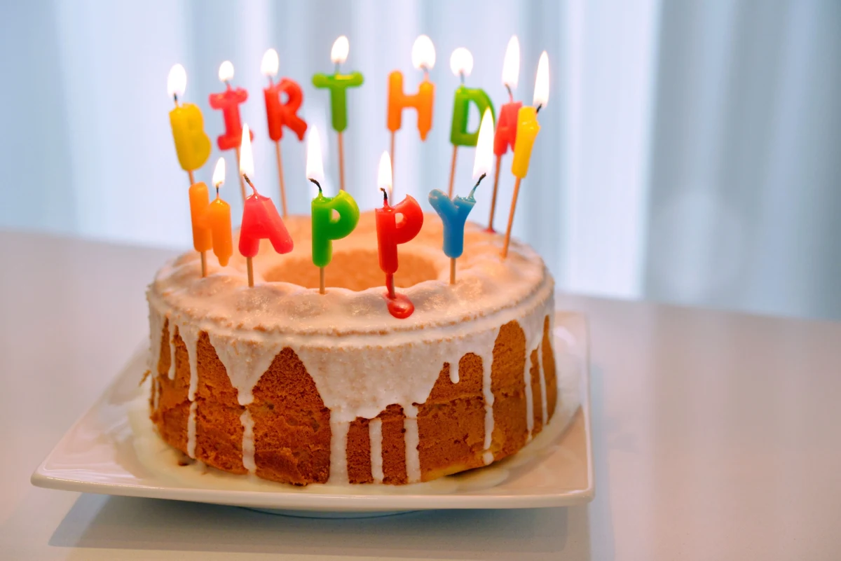 Czy do Warner Music Group rzeczywiście należą prawa autorskie do - jak to ujmuje Księga rekordów Guinnessa - najbardziej rozpoznawalnej anglojęzycznej piosenki? Chodzi o urodzinowe "Happy Birthday To You", a sprawę rozstrzygnie sąd. 