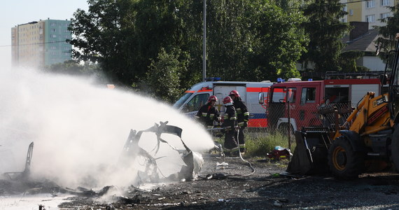 Dwóch mężczyzn zginęło w wyniku pożaru samochodu na jednym z parkingów w Bydgoszczy. Z nieznanych przyczyn auto, do którego wsiadali, stanęło w płomieniach i wybuchło.