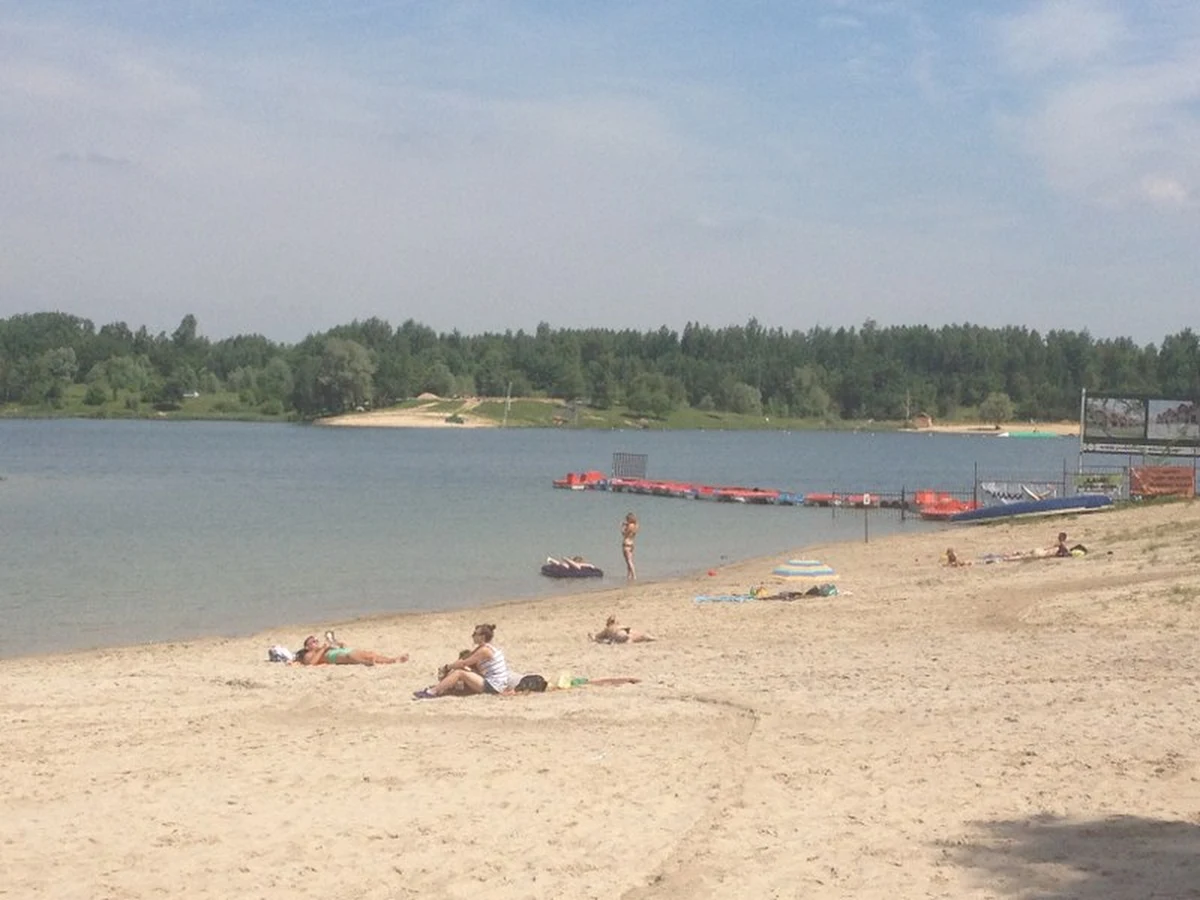 Woda i piaszczyste brzegi miejskich kąpielisk przyciągają pierwszych plażowiczów. Z niektórych można już korzystać od wczoraj. Inne dopiero przygotowują się do sezonu letniego. Jeśli wypoczywacie nad wodą, prześlijcie nam zdjęcia!