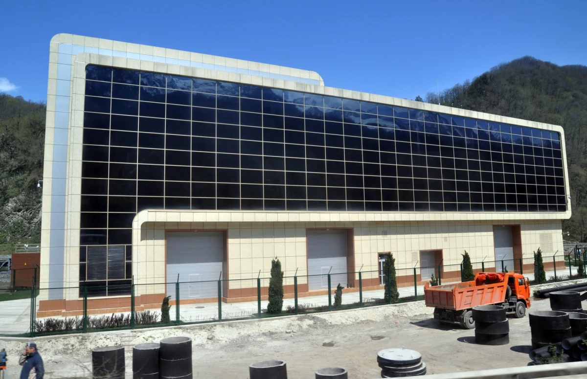 Przygotowania do przyszłorocznych igrzysk zimowych w Soczi pochłonęły już 50 miliardów dolarów. A to dopiero początek wydatków. Opozycyjny polityk Borys Niemcow opublikował niedawno raport z którego wynika, że impreza jeszcze nie ruszyła a już udało się zdefraudować około 30 miliardów dolarów.
