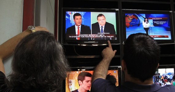 Premier Grecji Antonis Samaras zwrócił się do koalicjantów z propozycją chwilowego wznowienia emisji programów radia i telewizji publicznej ERT do czasu stworzenia nowego emitenta. 11 czerwca rząd zamknął  dla oszczędności te rozgłośnie.