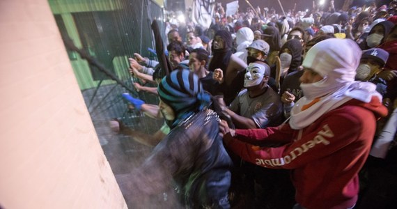 ​Kilkaset tysięcy ludzi manifestowało w Brazylii przeciwko podwyżce cen biletów komunikacji miejskiej. Do starć z policją doszło w Rio de Janeiro. Protestowano także w Sao Paulo, stolicy Brasilii, Fortalezie, Salvadorze i Belo Horizonte.