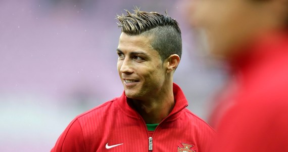 Menedżerowie Portugalczyka Cristiano Ronaldo kończą negocjacje dotyczące przedłużenia kontraktu piłkarza z madryckim Realem - poinformował portal goal.com. Jeżeli zakończą się sukcesem, Ronaldo zostanie w zespole wicemistrza kraju na kolejne pięć lat.