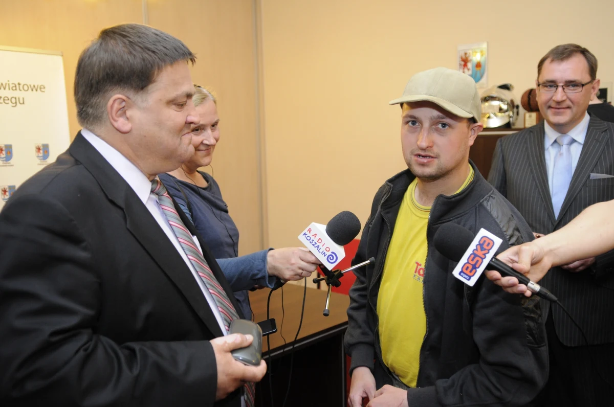 Koszalińska prokuratura zwróciła się do sądu z wnioskiem o udzielenie przerwy w odbywaniu kary niepełnosprawnemu intelektualnie Radosławowi Agatowskiemu. Mężczyzna trafił do więzienia w sierpniu ubiegłego roku w związku z siedmioma prawomocnymi wyrokami w sprawach o kradzieże. Prośba o jego ułaskawienie trafiła już do prezydenta.