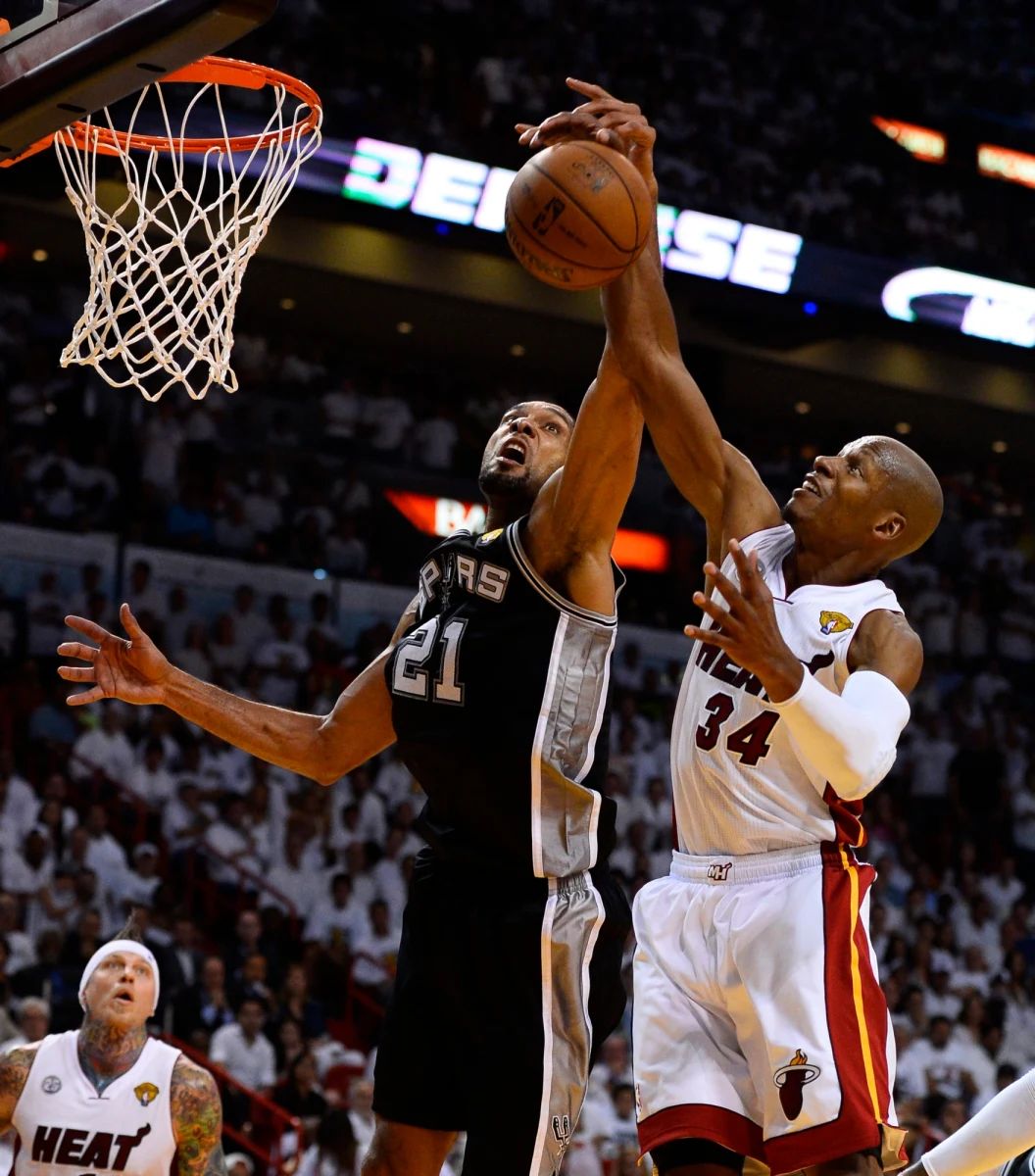 Miami Heat pokonali na własnym parkiecie San Antonio Spurs po dogrywce 103:100 i w finale ligi NBA mamy remis 3:3. Mistrza poznamy dopiero po ostatnim, siódmym meczu. W ciągu ostatnich 20 lat tylko trzy razy trzeba było czekać na mistrza tak długo.