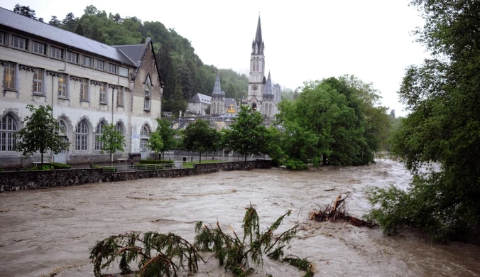 Francja: Ofiara śmiertelna powodzi w okolicach Lourdes