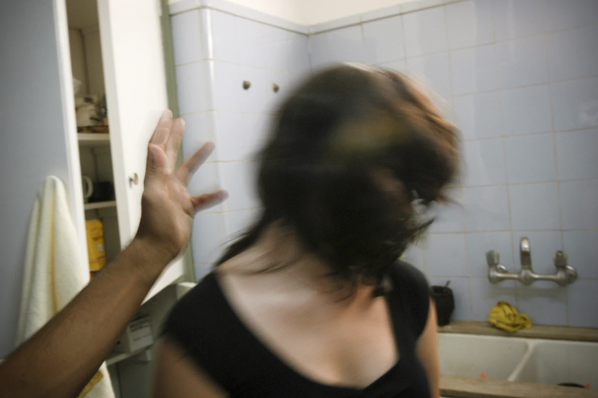 Ponad jedna trzecia kobiet na świecie pada ofiarą przemocy fizycznej lub seksualnej, co stanowi globalny problem zdrowotny na skalę epidemii - podaje w opublikowanym raporcie Światowa Organizacja Zdrowia (WHO). Najczęściej oprawcą są partnerzy i mężowie kobiet. 