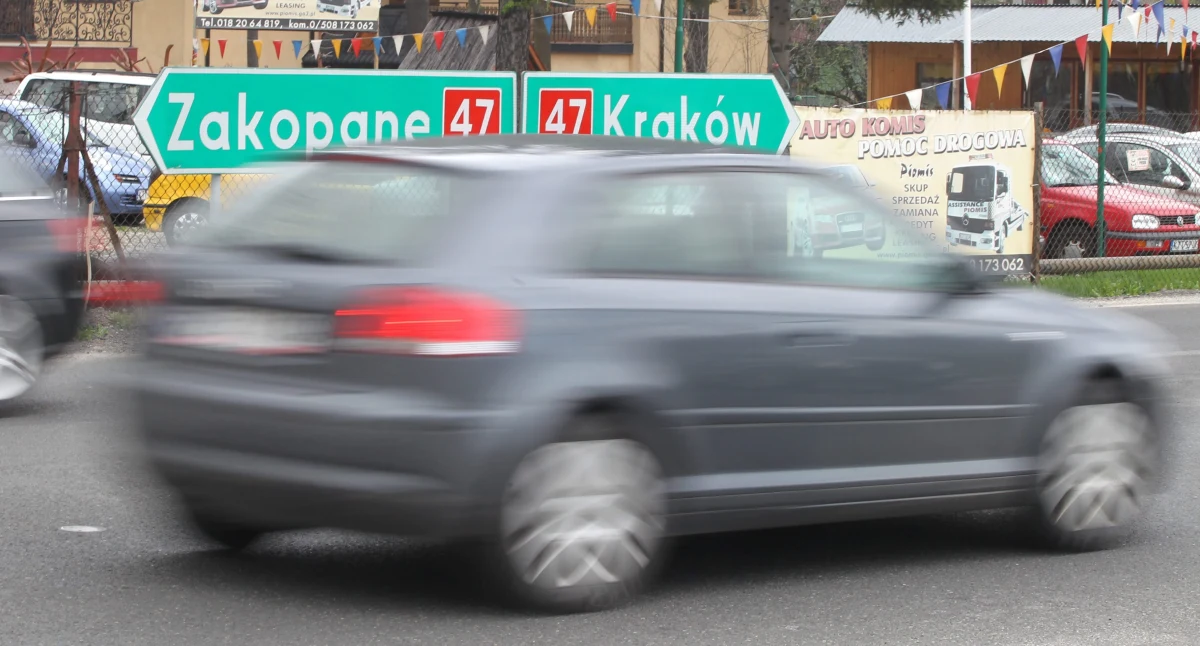 Prawie 230 utrudnień dla kierowców na drogach krajowych. Tak długa jest lista remontów, prac budowlanych i innych robót, które spowalniają ruch na głównych szlakach w Polsce na tydzień przed szczytem wakacyjnych wyjazdów. Oto główne miejsca, które należy omijać.