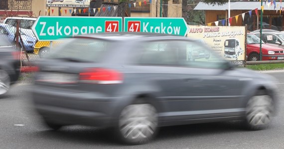 Prawie 230 utrudnień dla kierowców na drogach krajowych. Tak długa jest lista remontów, prac budowlanych i innych robót, które spowalniają ruch na głównych szlakach w Polsce na tydzień przed szczytem wakacyjnych wyjazdów. Oto główne miejsca, które należy omijać.