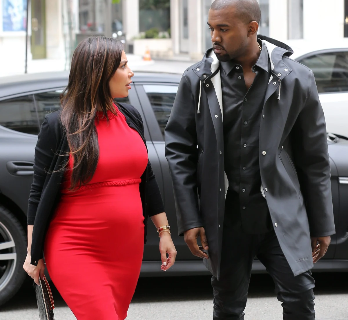 Córka słynnej amerykańskiej celebrytki Kim Kardashian i rapera Kanyego Westa ma już imię. Rodzice zdecydowali się nazwać ją... North West - donosi portal TMZ.