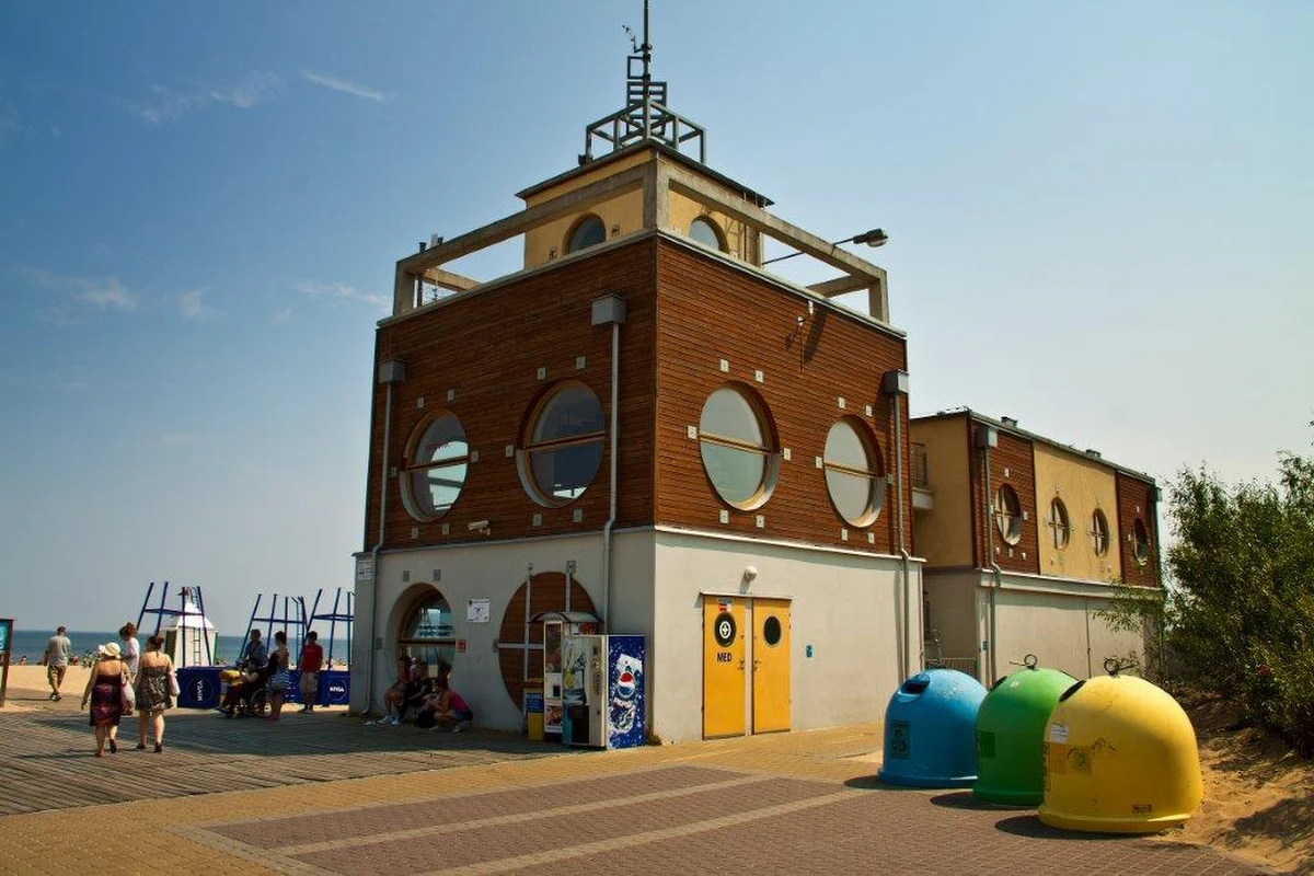 Szalety, prysznice i szafki depozytowe - to według mieszkańców Gdańska i turystów najbardziej potrzebna infrastruktura na miejskich plażach. Dziś miasto ujawniło wyniku specjalnej ankiety. Na realizację niektórych życzeń plażowicze poczekają nawet kilka lat.