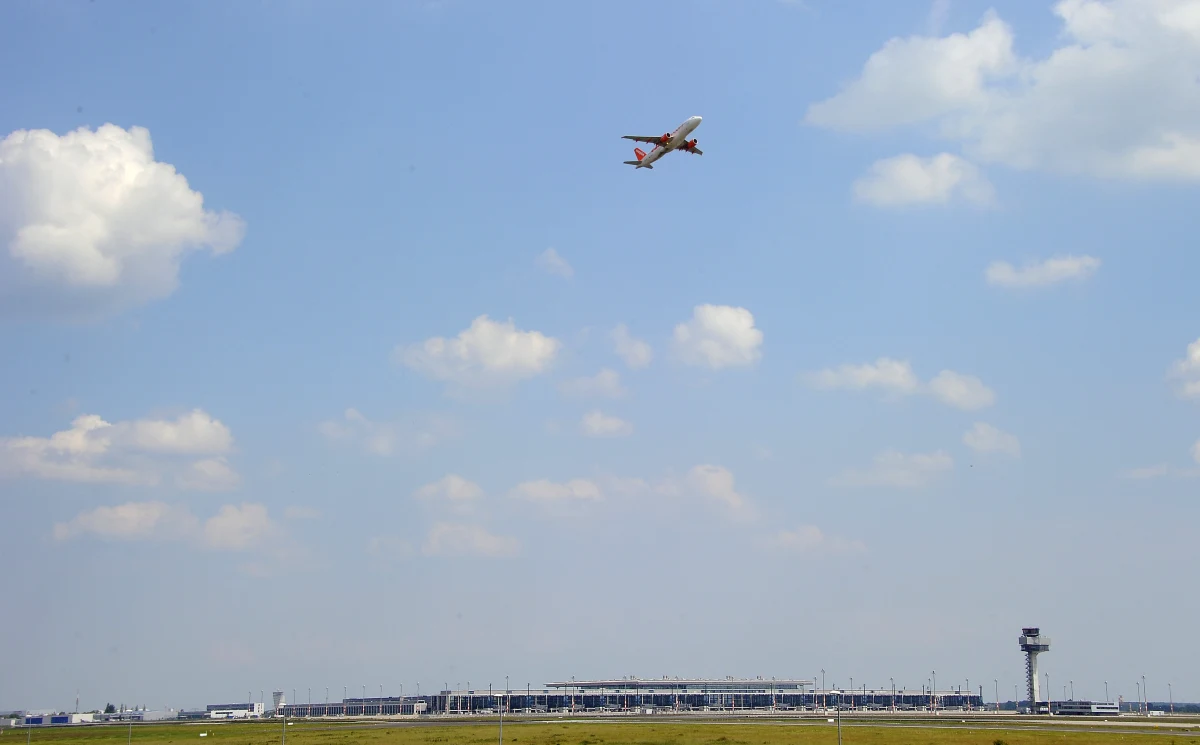 Sejm uchwalił ustawę o ratyfikacji umowy o ustanowieniu Bałtyckiego Funkcjonalnego Bloku Przestrzeni Powietrznej pomiędzy Polską oraz Litwą. To oznacza, że Litwini będą mogli kontrolować 1/5 polskiego nieba.