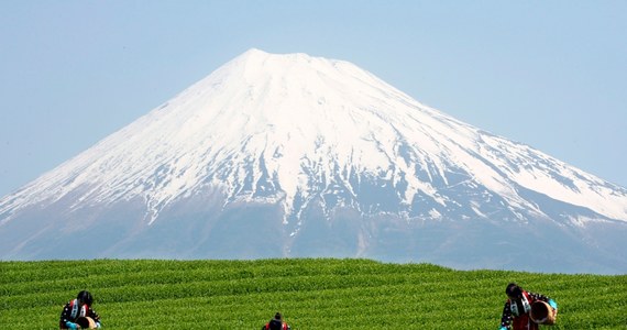 Święta góra i najwyższy szczyt Japonii, Fudżi, została wpisana na listę światowego dziedzictwa UNESCO. Podkreślono znaczenie szczytu dla japońskiej kultury. 
