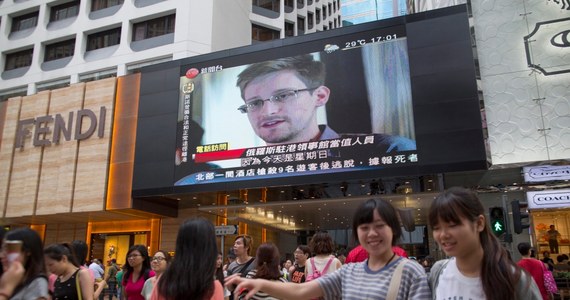 Samolot linii Aerofłot z Hongkongu z byłym pracownikiem CIA Edwardem Snowdenem na pokładzie wylądował na lotnisku Szeremietiewo w Moskwie. Były pracownik amerykańskich służb wywiadowczych opuścił Hongkong dziś rano. W Stanach Zjednoczonych został oskarżony o szpiegostwo.