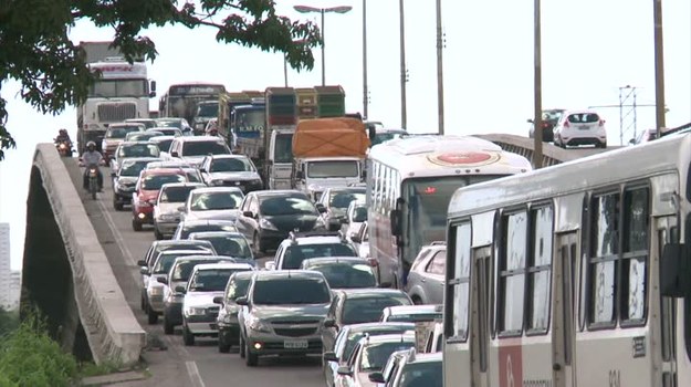 Wyboiste i zatłoczone ulice brazylijskiego Recife pozostaną w pamięci uczestników Pucharu Konfederacji w piłce nożnej. We znaki dała się także pogoda. Wszyscy mają nadzieję, że miasto zdąży odnowić infrastrukturę drogową, aby organizacja Mistrzostw Świata w Piłce Nożnej w 2014 roku przebiegała już bez zakłóceń.