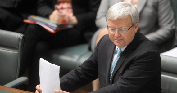 K​evin Rudd został zaprzysiężony na premiera Australii, zastępując Julię Gillard. Rudd był już szefem rządu, ale zrezygnował trzy lata temu, gdy jego popularność zaczęła gwałtownie spadać i na stanowisku zastąpiła go Gillard.