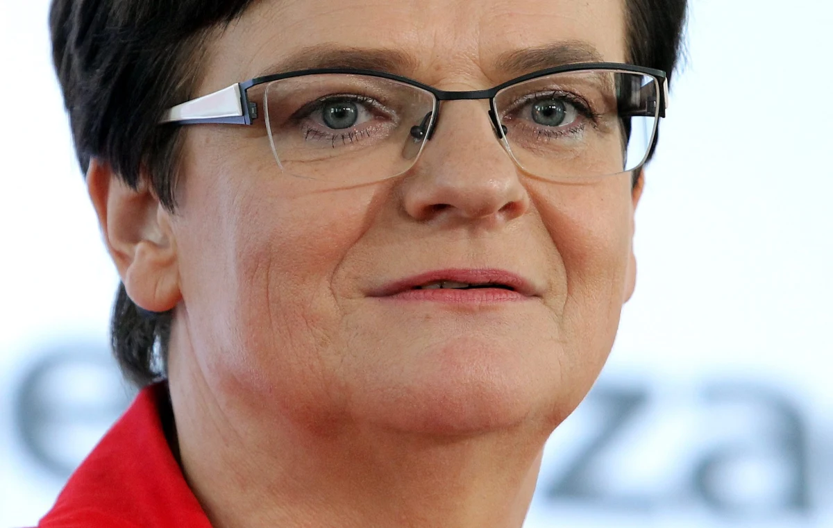 Wystąpię o zmianę przepisów karnych dotyczących przestępstw przeciwko życiu i zdrowiu, popełnionych wobec małoletnich - oświadczyła minister Krystyna Szumilas. Odniosła się do historii kobiety, która kiedyś skatowała sześciolatka, a dziś jest ekspertem MEN. 