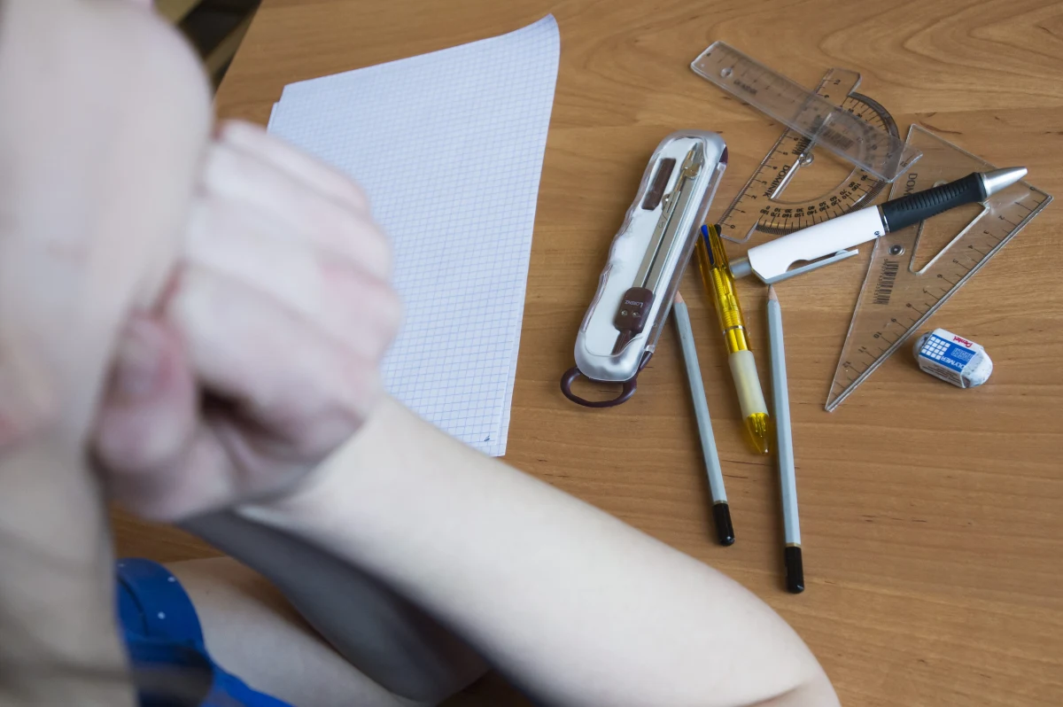 W prywatnym liceum dla dorosłych w Wieliczce unieważniono maturę z matematyki. Egzaminu nie zdało 13 osób. W ich pracach przedstawiciele Okręgowej Komisji Egzaminacyjnej dopatrzyli się tego samego błędu i stwierdzili, że maturzyści musieli ściągać.