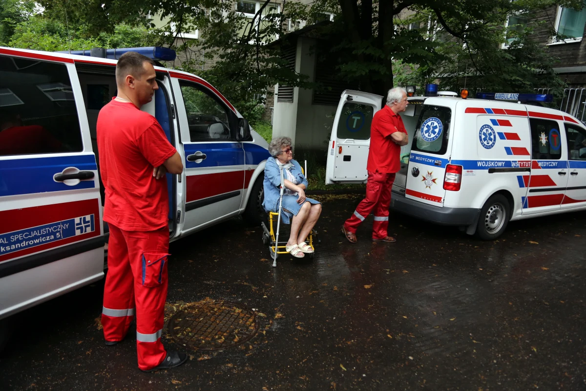 "Kiedy tylko otrzymam materiały z prowadzącej śledztwo prokuratury w Katowicach, powierzę postępowanie innej prokuraturze" - mówi w rozmowie z reporterem Tomaszem Skorym RMF FM prokurator generalny. Andrzej Seremet pytany o komentarz do słów szefa MSW, który zapowiadał szybkie wyjaśnienie sprawy, odpowiada: "Nie jestem od recenzowania".