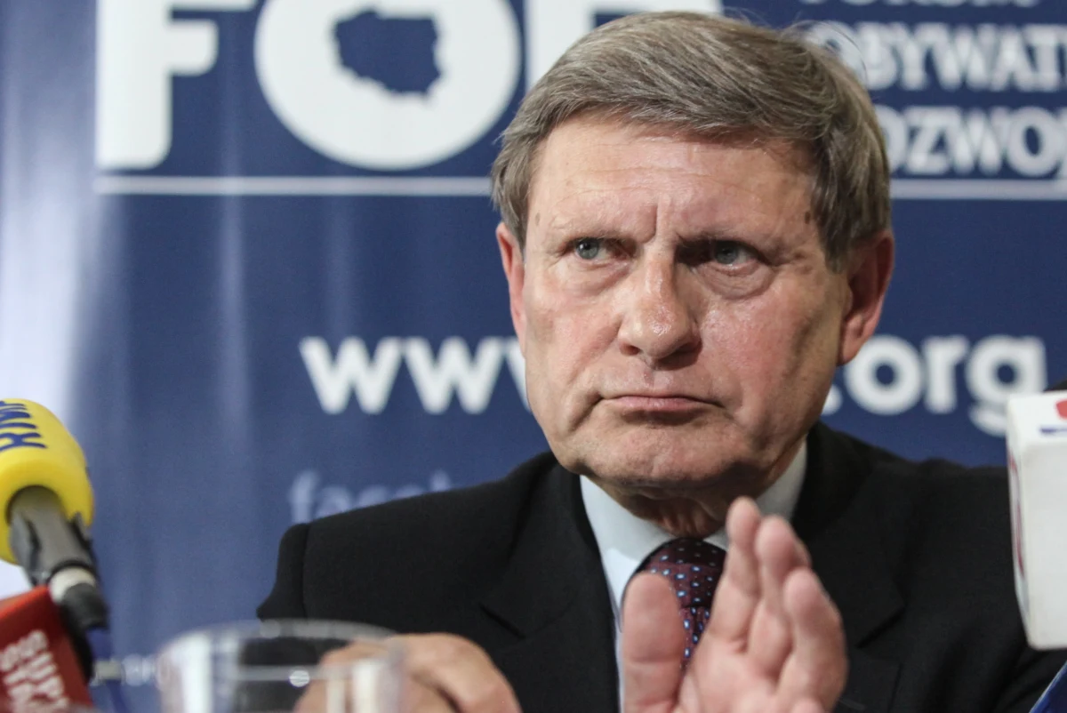 "Tu nie chodzi o żadną debatę, tu chodzi o propagandę" - tak były szef NBP prof. Leszek Balcerowicz ocenił rządowe propozycje zmian w systemie emerytalnym. Zdaniem Balcerowicza, sprowadzają się one do likwidacji drugiego filaru reformy emerytalnej.