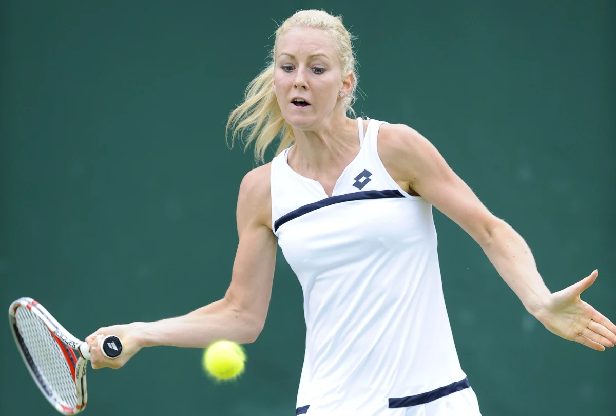 Urszula Radwańska odpadła z rywalizacji w drugiej rundzie wielkoszlemowego turnieju tenisowego na trawiastych kortach w Wimbledonie (pula nagród 22,56 mln funtów). Przegrała 6:4, 3:6 4:6 z Amerykanką Alison Riske. 