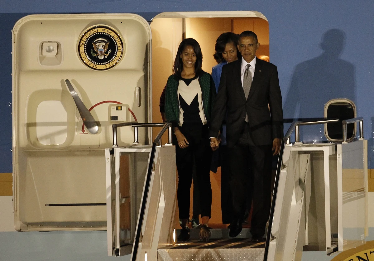 Prezydent Barack Obama przybył z Senegalu do Republiki Południowej Afryki, która jest drugim etapem jego afrykańskiej podróży. Nie wiadomo jeszcze, czy będzie się mógł odwiedzić w szpitalu chorego Nelsona Mandelę. 