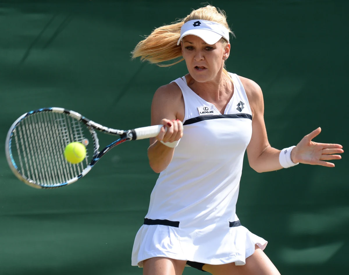 "Nie da się ukryć, to dziś był ciężki mecz. Keys zagrała wielki tenis. Szczególnie jej serwis był niesamowity" - tak Agnieszka Radwańska mówiła po wygranym meczu z Amerykanką Madison Keys (7:5, 4:6, 6:3). Polka awansowała do 1/8 finału turnieju na trawie w Wimbledonie. Dla polskiej tenisistki oznacza to znów występ w drugim tygodniu imprezy Wielkiego Szlema.