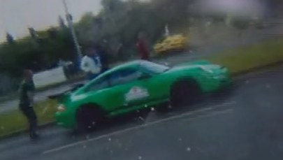 Rozpędzone auto uderzyło w widzów podczas Gran Turismo w Poznaniu. Oto moment wypadku!