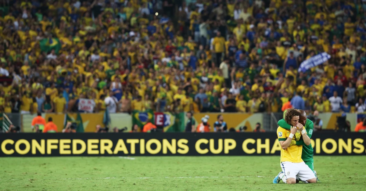 Brazylia pokonała Hiszpanię 3:0 (2:0) w rozegranym na stadionie Maracana w Rio de Janeiro meczu finałowym turnieju o Puchar Konfederacji FIFA. Mecz oglądało ponad 73 tys. widzów.