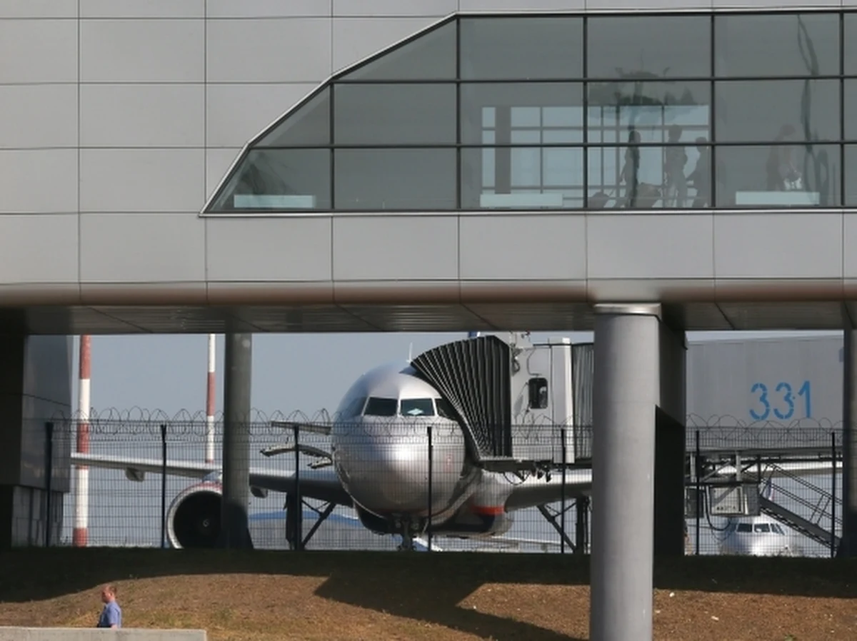 Prezydenci USA i Rosji, Barack Obama i Władimir Putin, polecili FBI i FSB uregulowanie sprawy Edwarda Snowdena, oskarżanego przez władze amerykańskie o ujawnienie tajnych danych dotyczących inwigilacji elektronicznej. Taką informację przekazała agencja AFP, powołując się na sekretarza Rady Bezpieczeństwa Rosji Nikołaja Patruszewa.