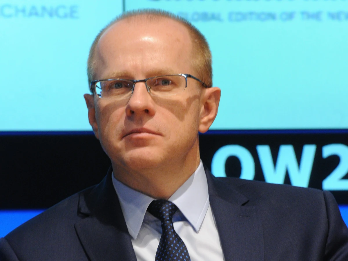 Były prezes Giełdy Papierów Wartościowych Ludwik Sobolewski został szefem giełdy w Bukareszcie. W styczniu Sobolewski stracił stanowisko po tym, jak wyszło na jaw, że wśród giełdowych spółek szukał sponsora filmu, w którym główną rolę miała zagrać jego życiowa partnerka.  