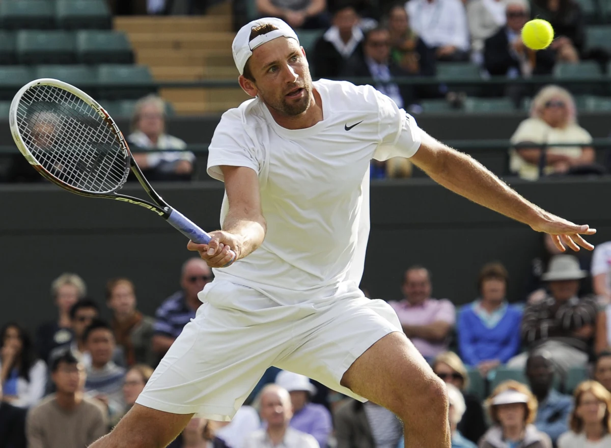 Łukasz Kubot, mimo porażki z Jerzym Janowiczem (5:7, 4:6, 4:6) w swoim pierwszym wielkoszlemowym ćwierćfinale, będzie miło wspominał turniej na trawie w Wimbledonie. "Po raz pierwszy z takiego turnieju będę wyjeżdżać z uśmiechem na twarzy. Wiadomo, że przyjechałem tu trochę jako outsider, ale zagrałem turniej życia i po raz pierwszy doszedłem do ćwierćfinału w Wielkim Szlemie" - powiedział. 