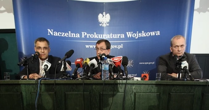 Prokuratorzy na konferencji prasowej NPW