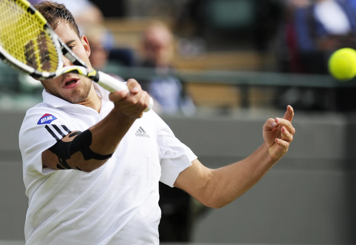 "Rafael Nadal i Roger Federer to przeszłość, a Jerzy Janowicz to przyszłość męskiego tenisa" - napisała o Polaku niemiecka agencja dpa. Już jutro łodzianin zmierzy się z wiceliderem rankingu ATP Andym Murrayem w półfinale wielkoszlemowego turnieju w Wimbledonie.