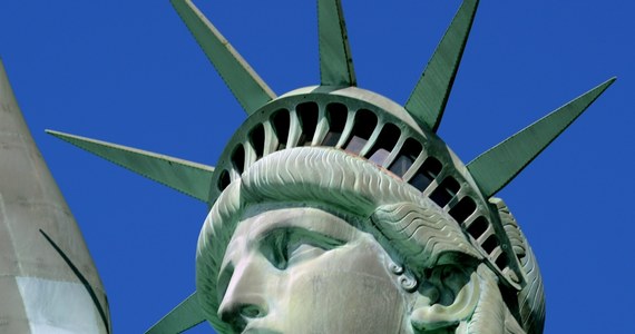 Słynną Statuę Wolności ponownie udostępniono turystom, po trwającym kilka miesięcy usuwaniu zniszczeń spowodowanych przez huragan Sandy. Na uroczyste ponowne otwarcie, zorganizowane w Dzień Niepodległości, przybyło kilkanaście tysięcy osób. 
