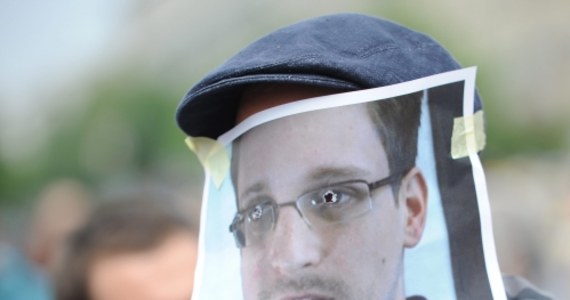 Demaskatorski portal WikiLeaks poinformował na Twitterze, że Edward Snowden, oskarżany przez USA o ujawnienie tajnych informacji, wystąpił o azyl polityczny do kolejnych sześciu krajów. Jego dotychczasowe starania nie przynoszą rezultatów.  