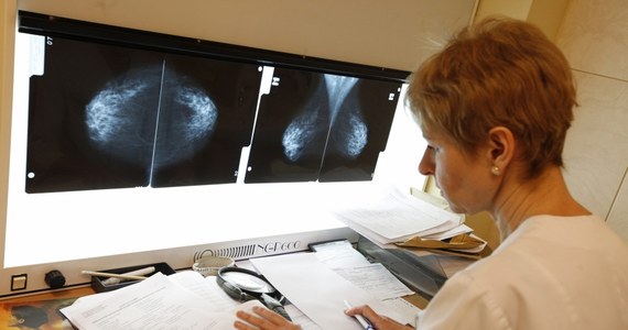Praca na nocną zmianę przez okres dłuższy niż 30 lat zwiększa ryzyko zachorowania na raka piersi - twierdzą kanadyjscy naukowcy. Zależność między tą chorobą a wykonywaniem pracy w nocy zauważono najwcześniej u pielęgniarek. 