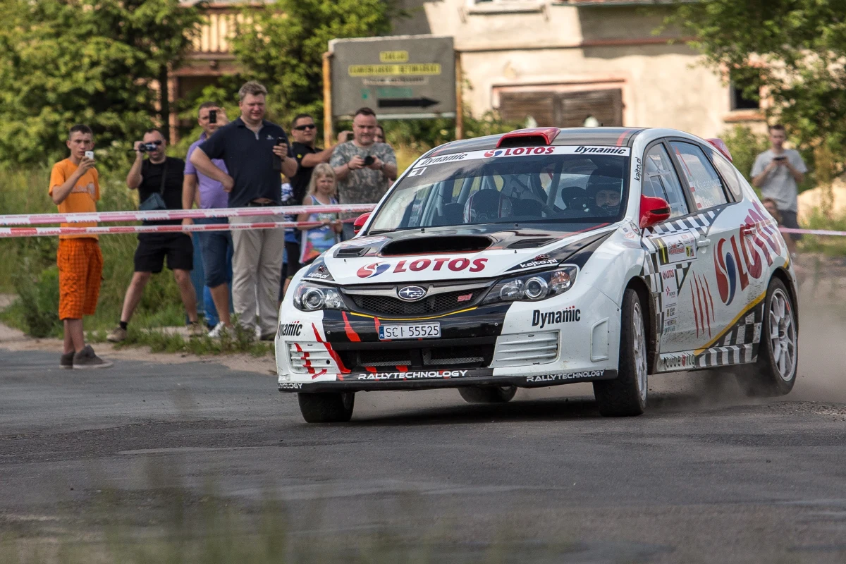 Trzykrotny mistrz Polski Kajetan Kajetanowicz (Subaru Impreza) wygrał 28. Rajd Karkonoski, trzecią rundę mistrzostw kraju i umocnił się na pozycji lidera w klasyfikacji generalnej.  